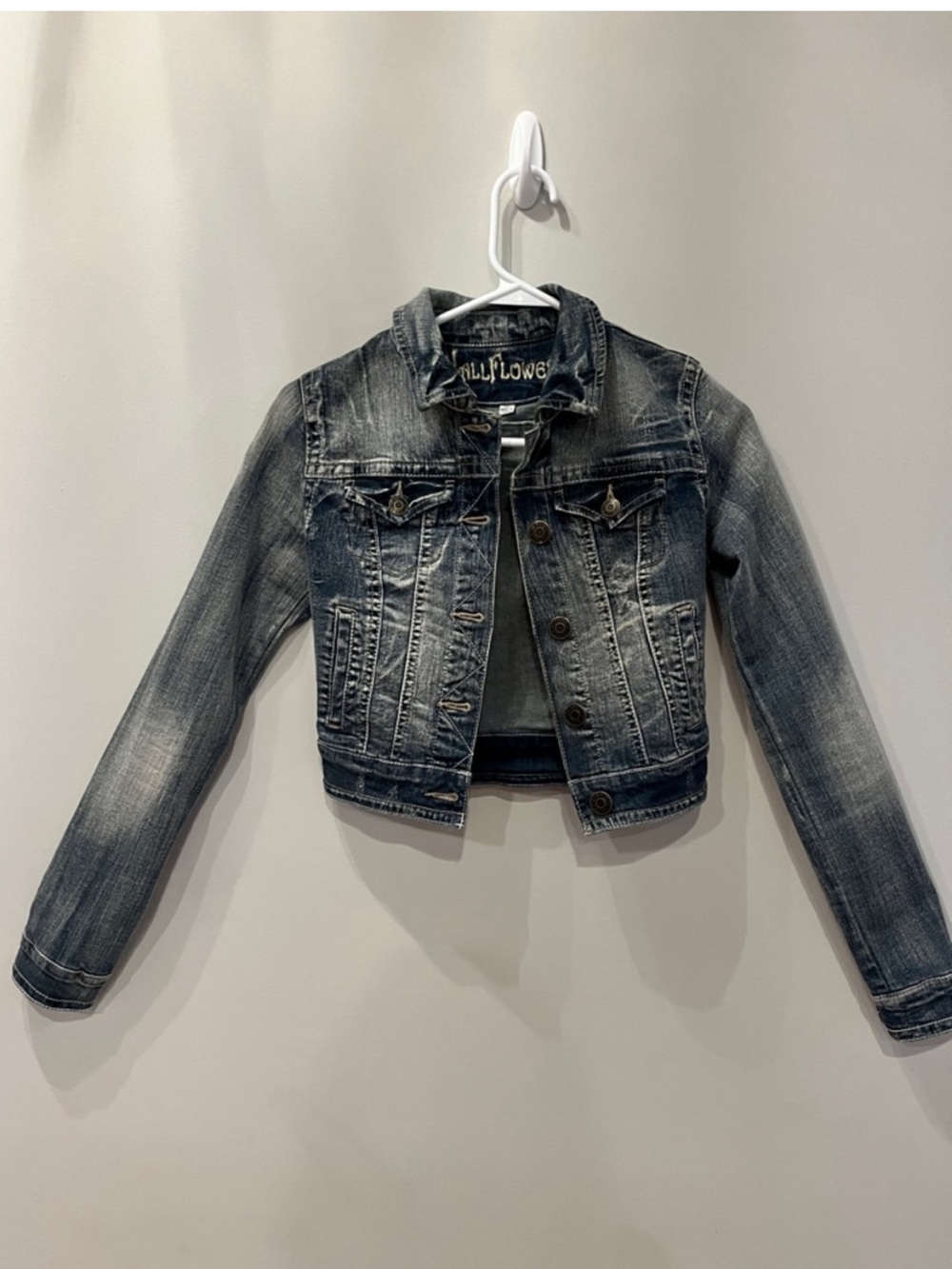WallFlower Women’s Cropped Distressed Denim Jean Jacket Blue XS